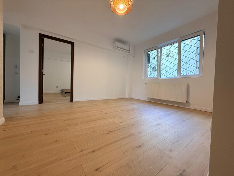 Universitate, Calea Victoriei, bloc Romarta inchiriere 3 camere renovat