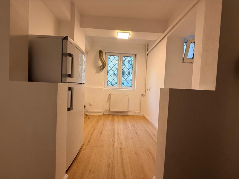 Universitate, Calea Victoriei, bloc Romarta inchiriere 3 camere renovat