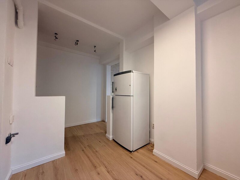 Universitate, Calea Victoriei, bloc Romarta inchiriere 3 camere renovat