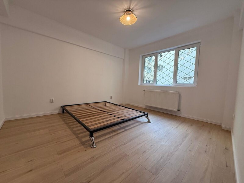 Universitate, Calea Victoriei, bloc Romarta inchiriere 3 camere renovat