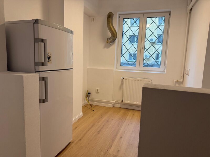 Universitate, Calea Victoriei, bloc Romarta inchiriere 3 camere renovat