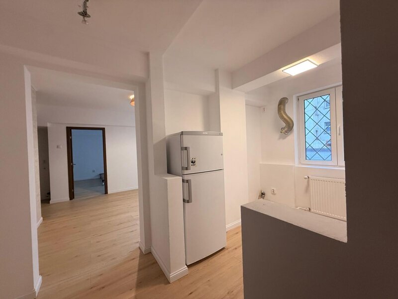 Universitate, Calea Victoriei, bloc Romarta inchiriere 3 camere renovat